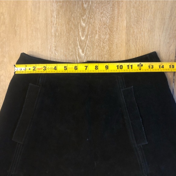 Understated Leather High Waist Skirt - Picture 4 of 5